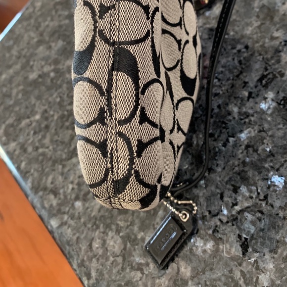 Coach Signature Wristlet NWOT - Picture 4 of 5
